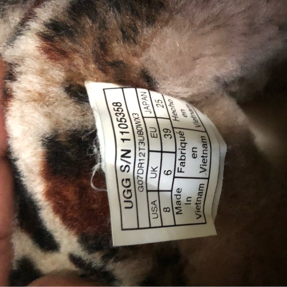 UGG Boots - Picture 7 of 7